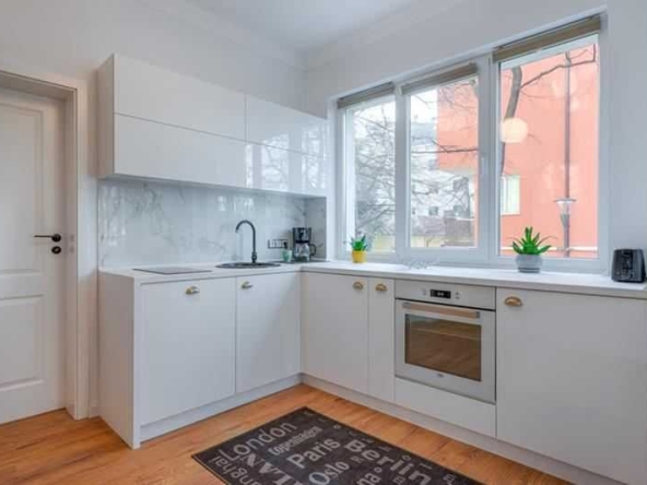 Дава се под наем Двустаен апартамент в София, Център - 68 кв.м за 850 € - Снимка #1