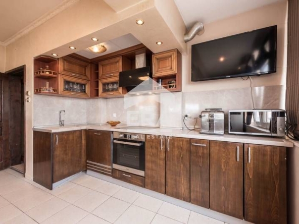 Тристаен апартамент в Варна, Център - 94 кв.м за 2394 €/кв.м - Снимка #1