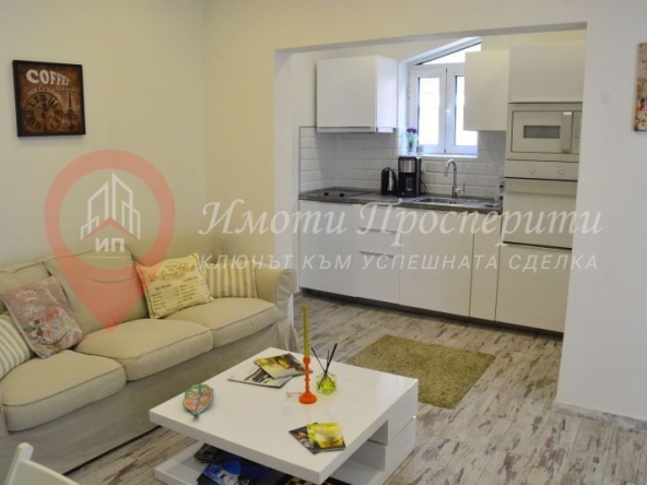 Дава се под наем Двустаен апартамент в София, Център - 50 кв.м за 799 € - Снимка #1