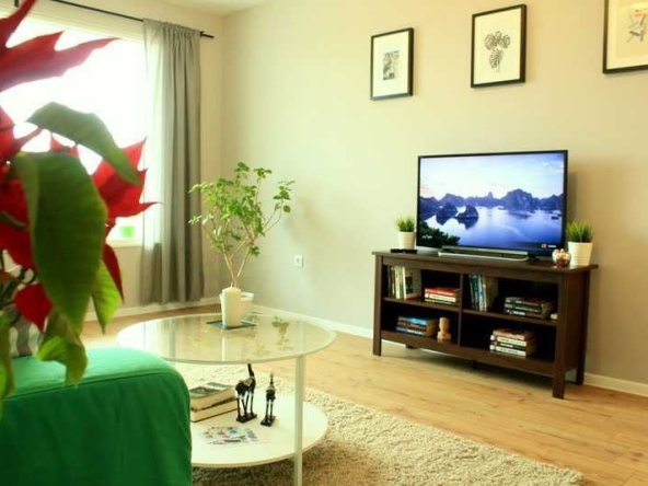 Дава се под наем Тристаен апартамент в Хасково, Любен Каравелов - 65 кв.м за 306 € - Снимка #1