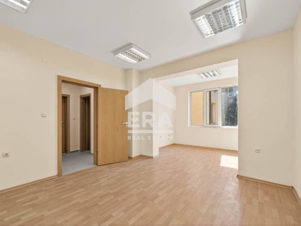 Тристаен апартамент в Варна, Център - 77 кв.м за 2195 €/кв.м - Снимка #1
