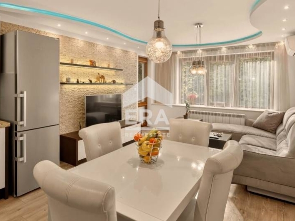 Тристаен апартамент в Варна, Център - 111 кв.м за 3559 €/кв.м - Снимка #1