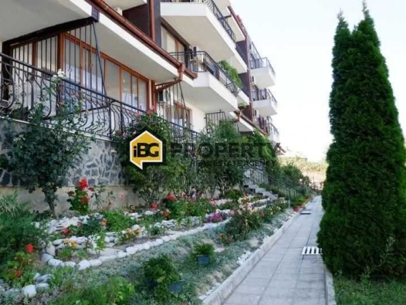 Тристаен апартамент в Бяла - 76 кв.м за 598 €/кв.м - Снимка #1