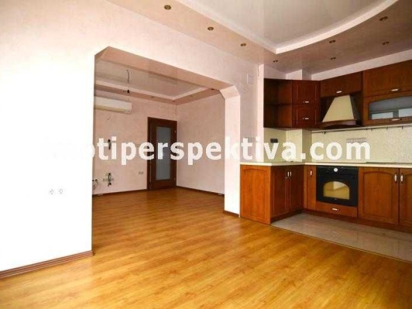 Тристаен апартамент в Пловдив, Център - 145 кв.м за 876 €/кв.м - Снимка #1