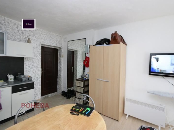 Дава се под наем Едностаен апартамент в Варна, Левски - 30 кв.м за 159.12 € - Снимка #1