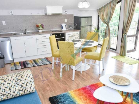 Дава се под наем Тристаен апартамент в Бургас, Лазур - 150 кв.м за 663 € - Снимка #1