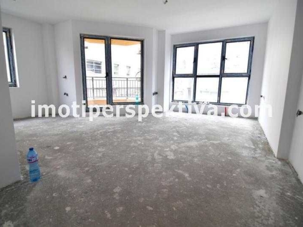Тристаен апартамент в Пловдив, Кършияка - 106 кв.м за 962 €/кв.м - Снимка #1