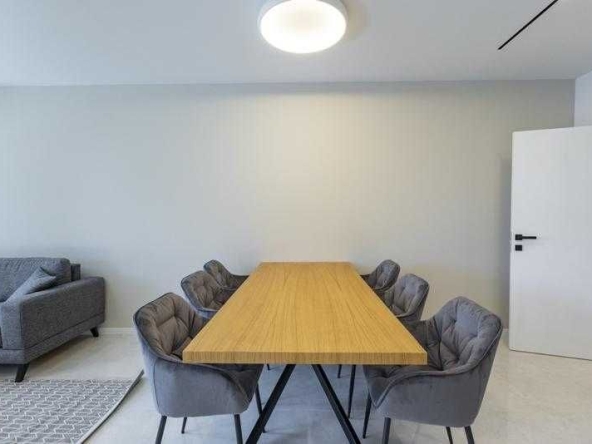 Дава се под наем Тристаен апартамент в София, Люлин 10 - 89 кв.м за 399 € - Снимка #1