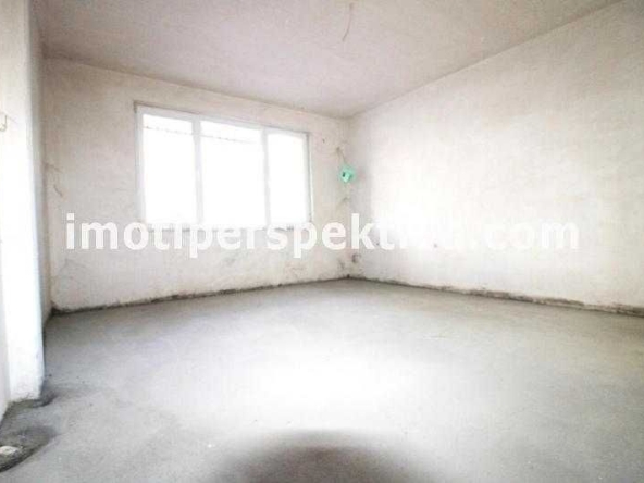 Тристаен апартамент в Пловдив, Център - 70 кв.м за 981 €/кв.м - Снимка #1