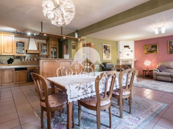 Къща в Варна, Център - 821 кв.м за 1056 €/кв.м - Снимка #1
