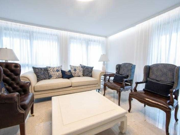 Четиристаен апартамент в София, Гео Милев - 110 кв.м за 1882 €/кв.м - Снимка #1