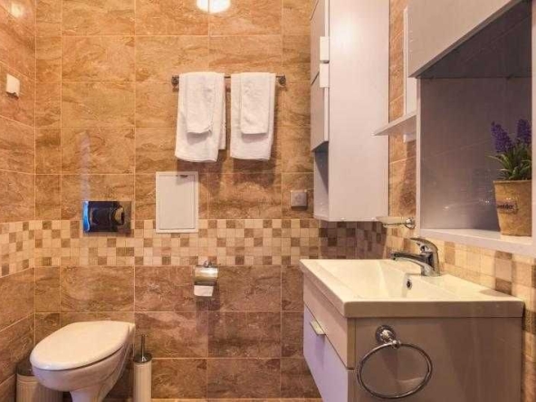 Дава се под наем Двустаен апартамент в Бургас, Зорница - 74 кв.м за 100 € - Снимка #1