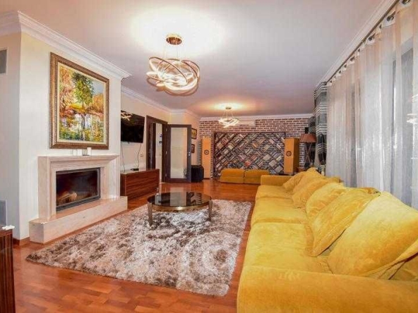 Дава се под наем Четиристаен апартамент в София, Лагера - 130 кв.м за 578.34 € - Снимка #1