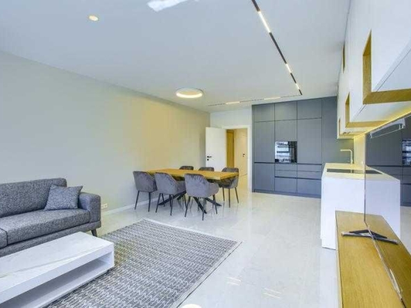 Дава се под наем Тристаен апартамент в София, Изгрев - 100 кв.м за 548.25 € - Снимка #1