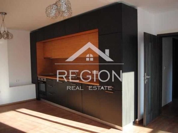 Дава се под наем Тристаен апартамент в Варна, Център - 100 кв.м за 510 € - Снимка #1