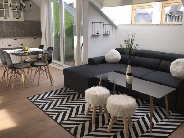 Дава се под наем Двустаен апартамент в София, Център - 65 кв.м за 484.5 € - Снимка #1