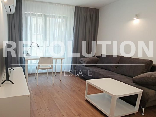 Дава се под наем Тристаен апартамент в Варна, ВИНС - 80 кв.м за 767.55 € - Снимка #1