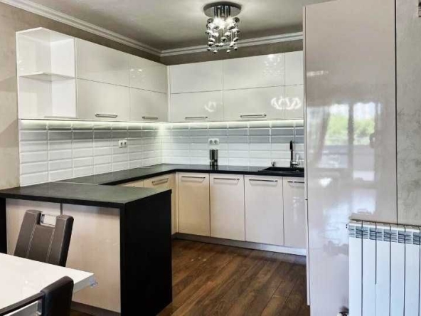 Дава се под наем Тристаен апартамент в София, Дървеница - 100 кв.м за 750 € - Снимка #1