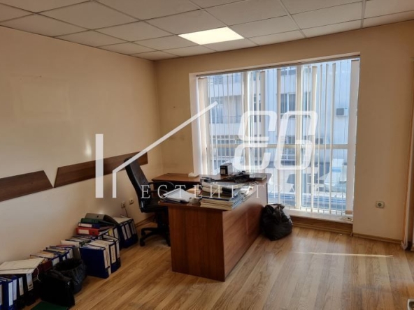 Дава се под наем Офис в Варна, Лятно кино Тракия - 150 кв.м за 1097.01 € - Снимка #1