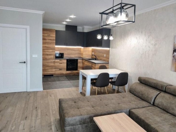 Дава се под наем Двустаен апартамент в Бургас, Братя Миладинови - 88 кв.м за 867 € - Снимка #1