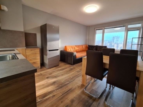 Дава се под наем Тристаен апартамент в София, Младост 1 - 105 кв.м за 535.5 € - Снимка #1