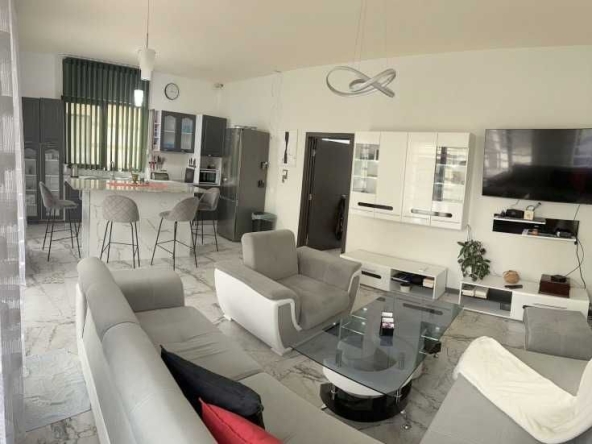 Дава се под наем Къща в Бургас, Сарафово - 220 кв.м за 1000 € - Снимка #1