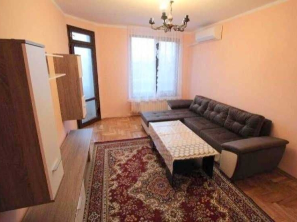 Дава се под наем Двустаен апартамент в Бургас, Славейков - 80 кв.м за 408 € - Снимка #1