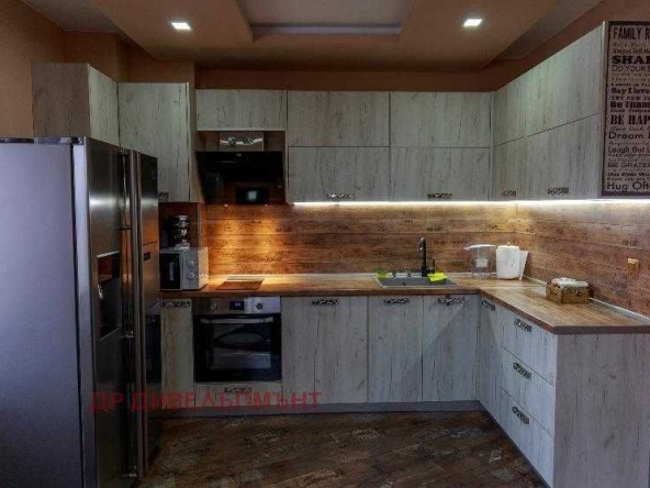 Четиристаен апартамент в София, Оборище - 109 кв.м за 1867 €/кв.м - Снимка #1