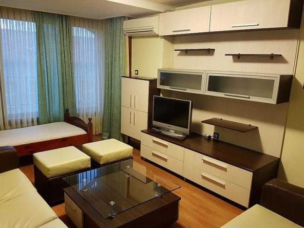 Дава се под наем Тристаен апартамент в Бургас, Братя Миладинови - 75 кв.м за 408 € - Снимка #1