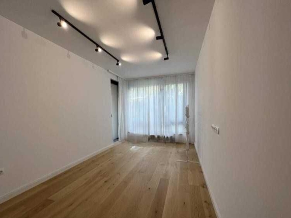 Тристаен апартамент в София, Студентски град - 97 кв.м за 2021 €/кв.м - Снимка #1