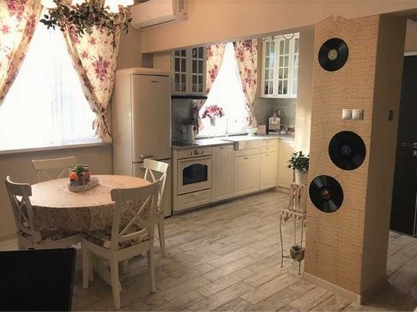 Дава се под наем Тристаен апартамент в София, Център - 70 кв.м за 700 € - Снимка #1