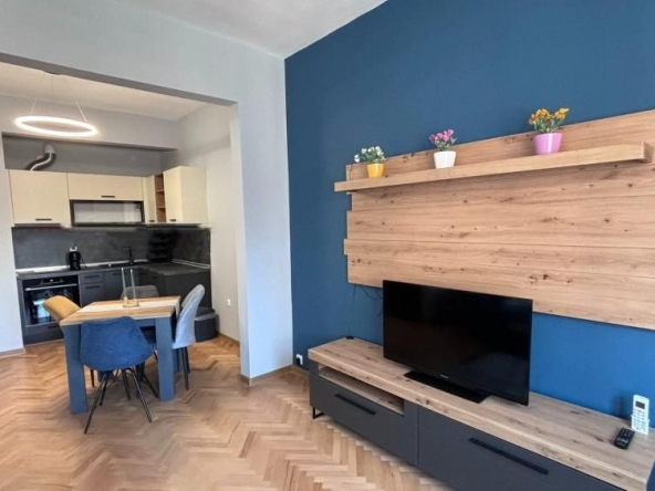 Дава се под наем Тристаен апартамент в София, Център - 90 кв.м за 1600 € - Снимка #1