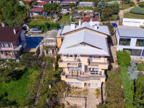 Къща в Варна, м-т Св. Никола - 308 кв.м за 1721 €/кв.м - Снимка #1