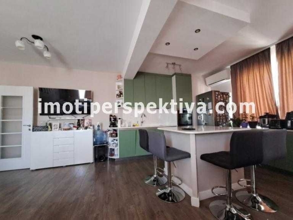 Тристаен апартамент в Пловдив, Кючук Париж - 104 кв.м за 1952 €/кв.м - Снимка #1