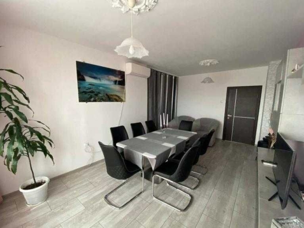 Дава се под наем Двустаен апартамент в Бургас, Изгрев - 70 кв.м за 459 € - Снимка #1