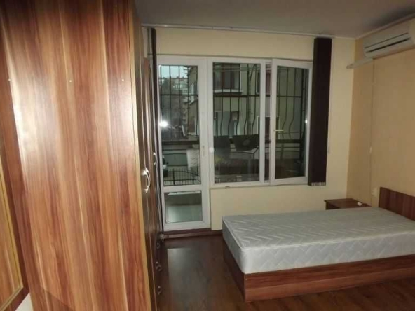 Дава се под наем Двустаен апартамент в Бургас, Лазур - 60 кв.м за 200 € - Снимка #1