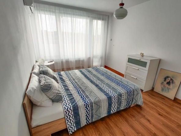 Дава се под наем Двустаен апартамент в Бургас, Лазур - 62 кв.м за 408 € - Снимка #1