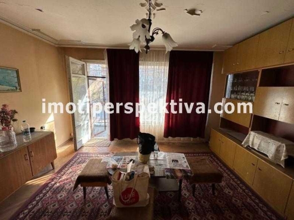 Тристаен апартамент в Пловдив, Кючук Париж - 81 кв.м за 1389 €/кв.м - Снимка #1