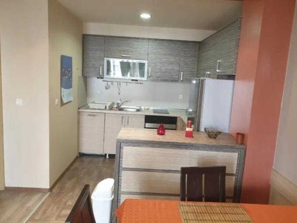 Дава се под наем Тристаен апартамент в Бургас, Изгрев - 100 кв.м за 459 € - Снимка #1
