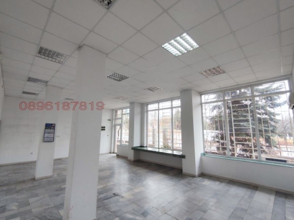 Дава се под наем Магазин в Радомир - 122 кв.м за 448.8 € - Снимка #1
