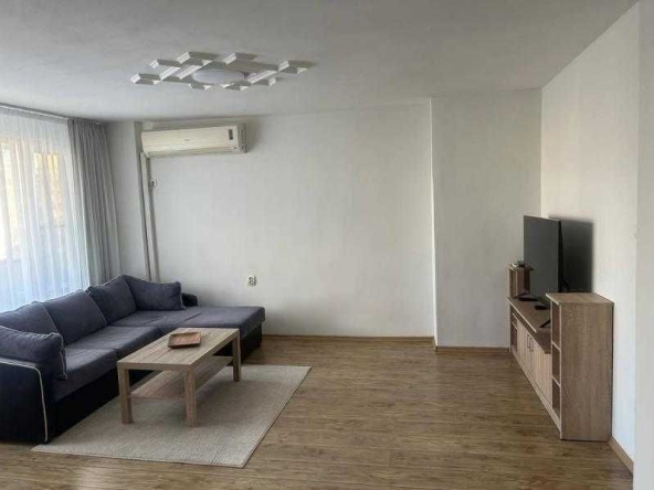 Дава се под наем Тристаен апартамент в Бургас, Лазур - 90 кв.м за 561 € - Снимка #1