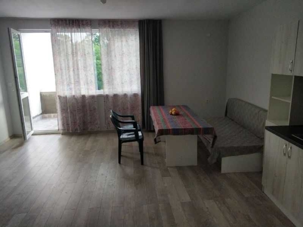 Дава се под наем Двустаен апартамент в Бургас, Лазур - 76 кв.м за 280.5 € - Снимка #1