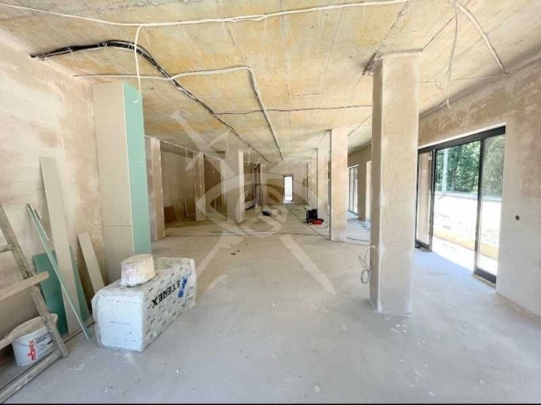 Магазин в Китен - 329 кв.м за 1000 €/кв.м - Снимка #1