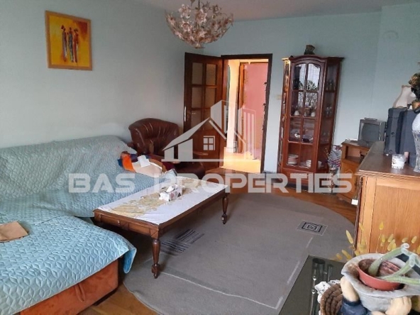 Тристаен апартамент в София, Фондови жилища - 96 кв.м за 2032 €/кв.м - Снимка #1