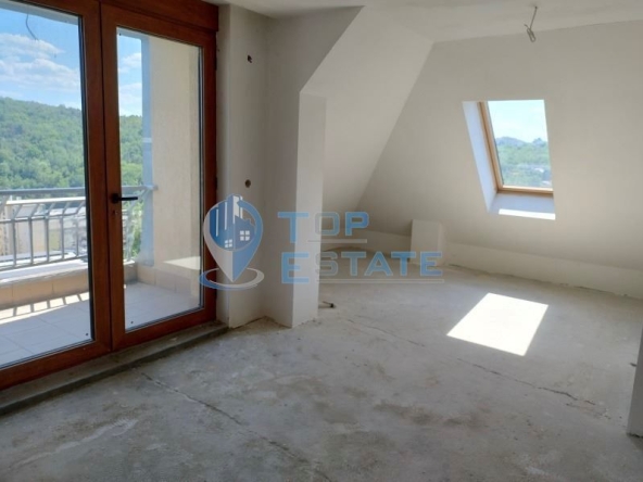 Мезонет в Велико Търново, Център - 198 кв.м за 2003 €/кв.м - Снимка #1