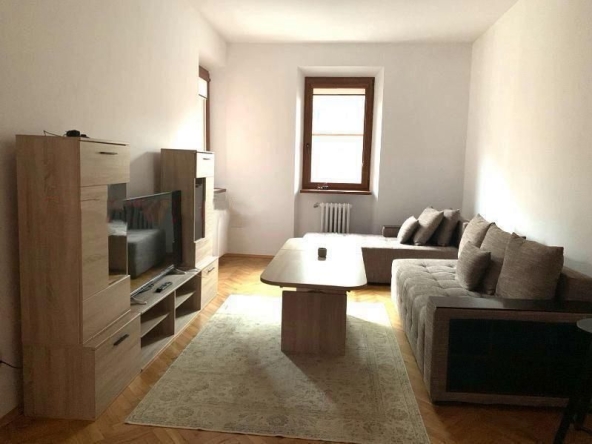 Дава се под наем Двустаен апартамент в София, Център - 90 кв.м за 797.64 € - Снимка #1