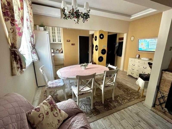 Дава се под наем Тристаен апартамент в София, Център - 75 кв.м за 701.25 € - Снимка #1