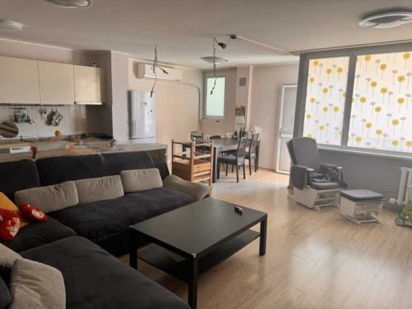 Дава се под наем Тристаен апартамент в София, Гоце Делчев - 110 кв.м за 1120 € - Снимка #1