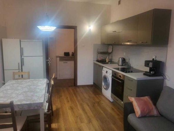 Дава се под наем Двустаен апартамент в Бургас, Център - 60 кв.м за 408 € - Снимка #1