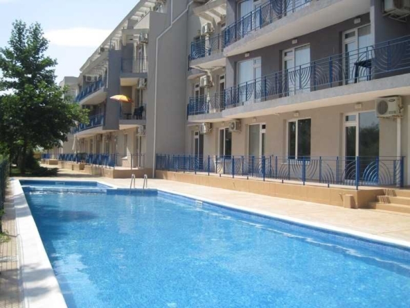 Тристаен апартамент в к.к. Слънчев бряг - 67 кв.м за 806 €/кв.м - Снимка #1